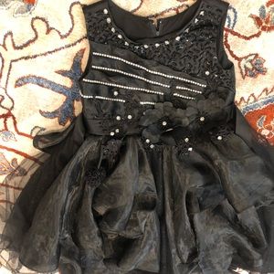 Almost new girl 6 to 7 years party dress black formal